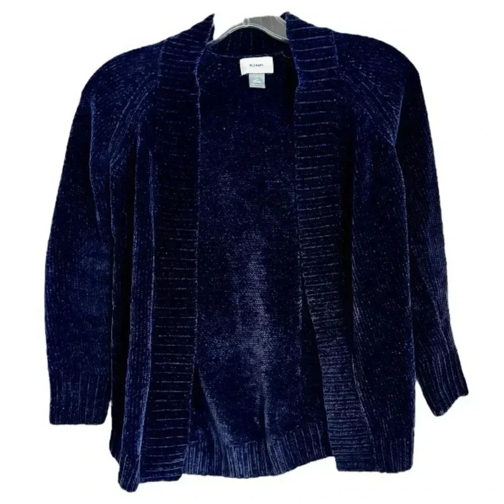Old Navy cardigan size medium is a chic and cozy addition to any wardrob…